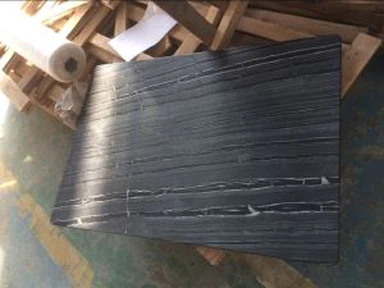 Taules de fusta antigues de marbre