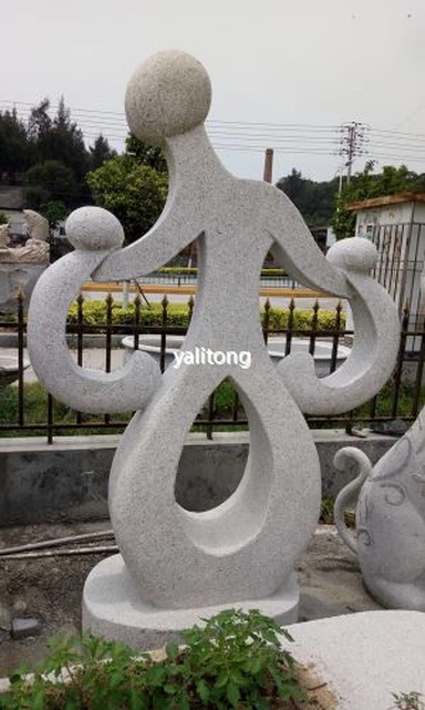 Escultura abstracta de pedra per a jardí